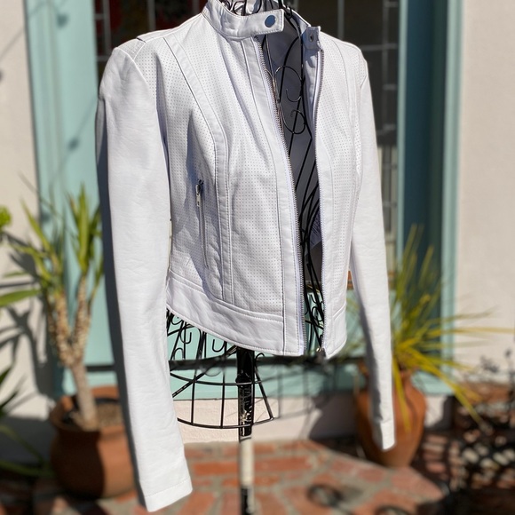 Guess Jackets & Blazers - NWT Guess Cropped White Vegan Leather Jacket Sz S